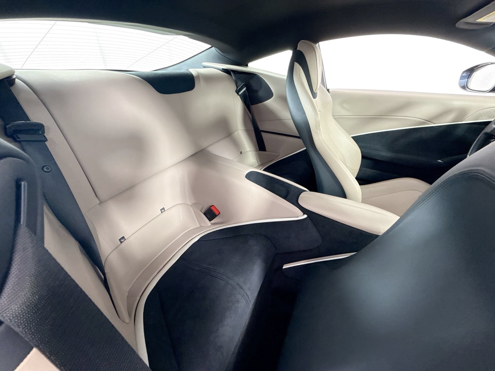 Certified 2021 Ferrari Roma RWD image 22