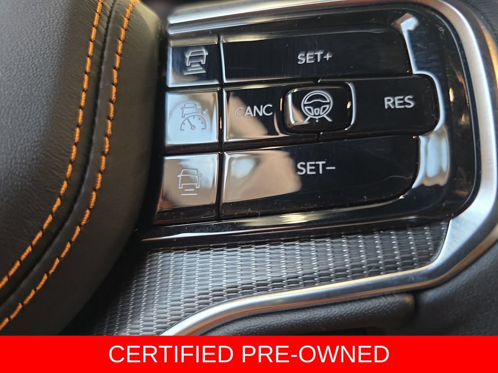 Used 2025 Jeep Grand Wagoneer L Series III w/ Rear Seat Video Group 1 AWD/4WD image 18