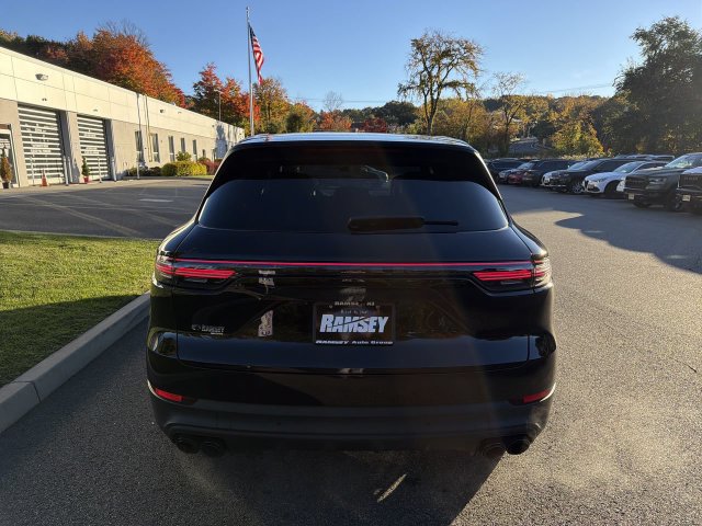Used 2023 Porsche Cayenne AWD/4WD image 7