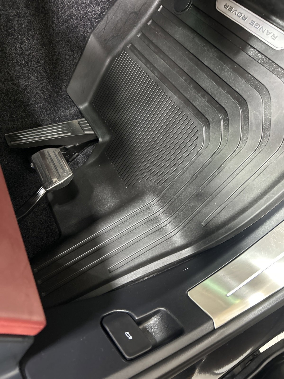 Used 2025 Land Rover Range Rover SE image 9