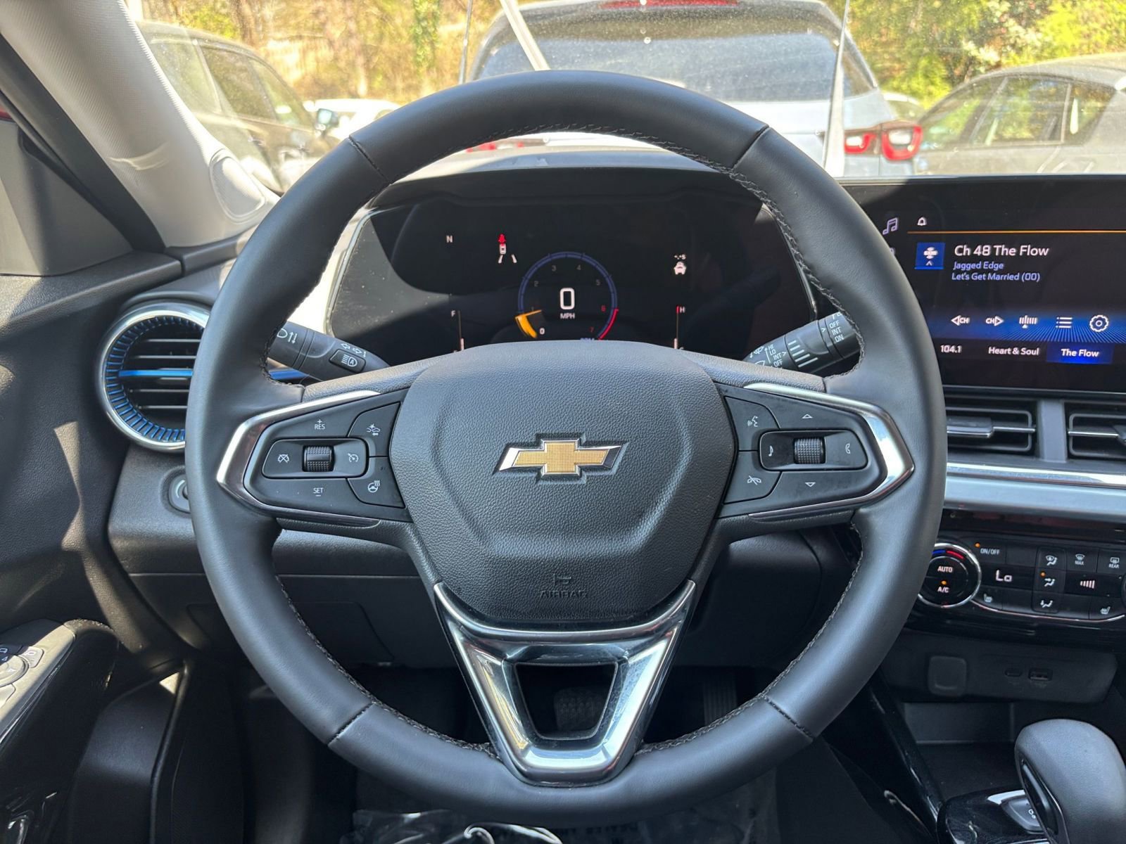 Used 2025 Chevrolet Trax LT w/ LT Convenience Package image 35