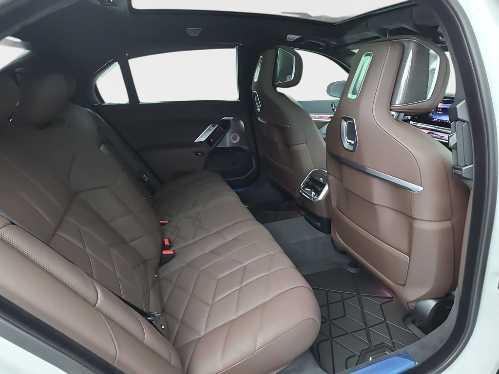New 2026 BMW i7 xDrive60 w/ Executive Package AWD/4WD image 11