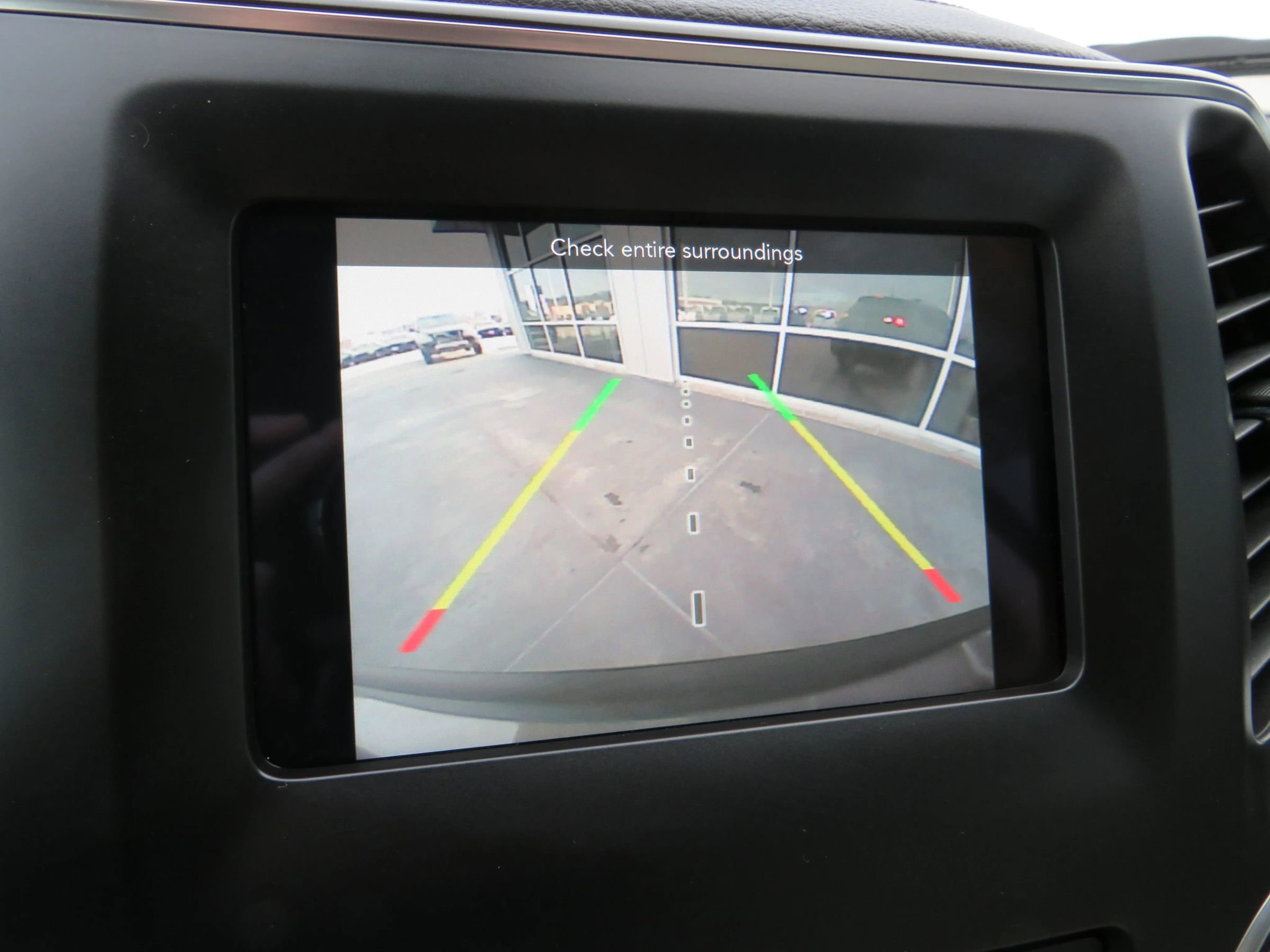 Used 2019 Jeep Cherokee Latitude w/ Popular Appearance Group image 18