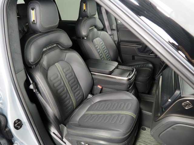 Used 2024 Rivian R1S AWD Adventure image 2