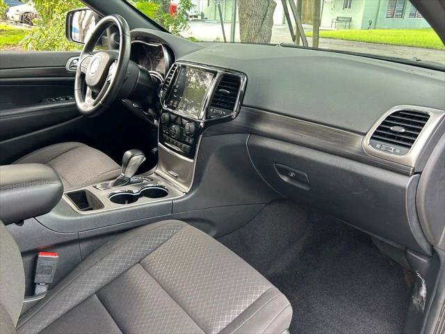 Certified 2022 Jeep Grand Cherokee Laredo E RWD image 41