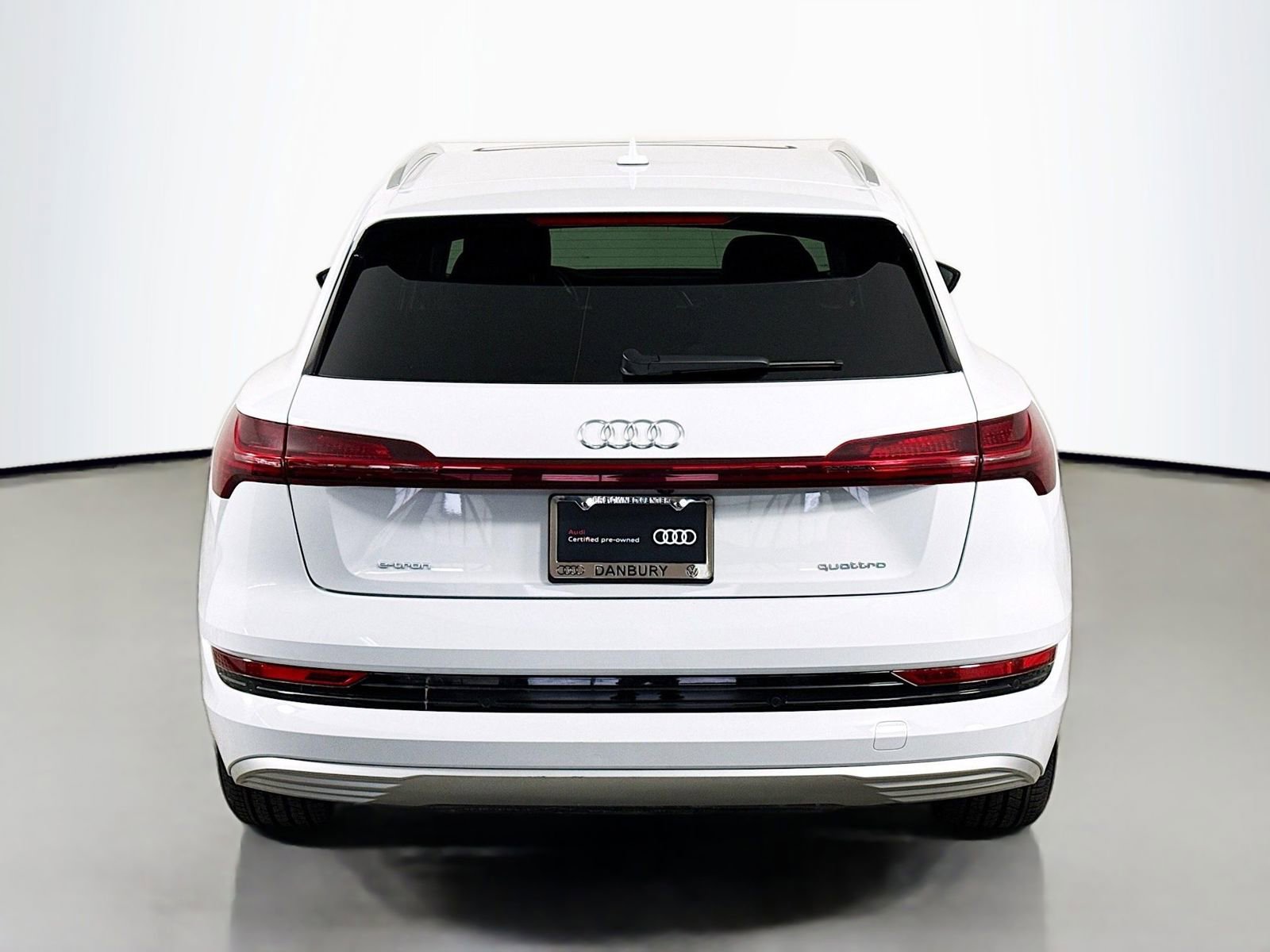 Used 2022 Audi e-tron Premium Plus image 10