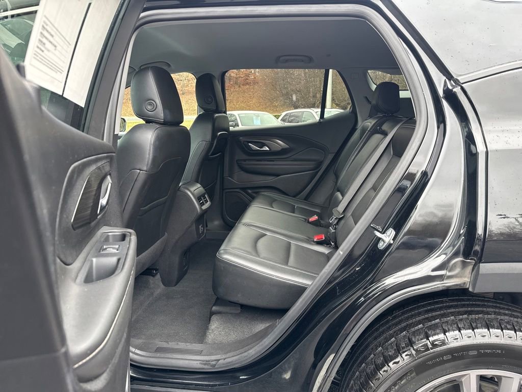 Used 2024 GMC Terrain SLT image 28