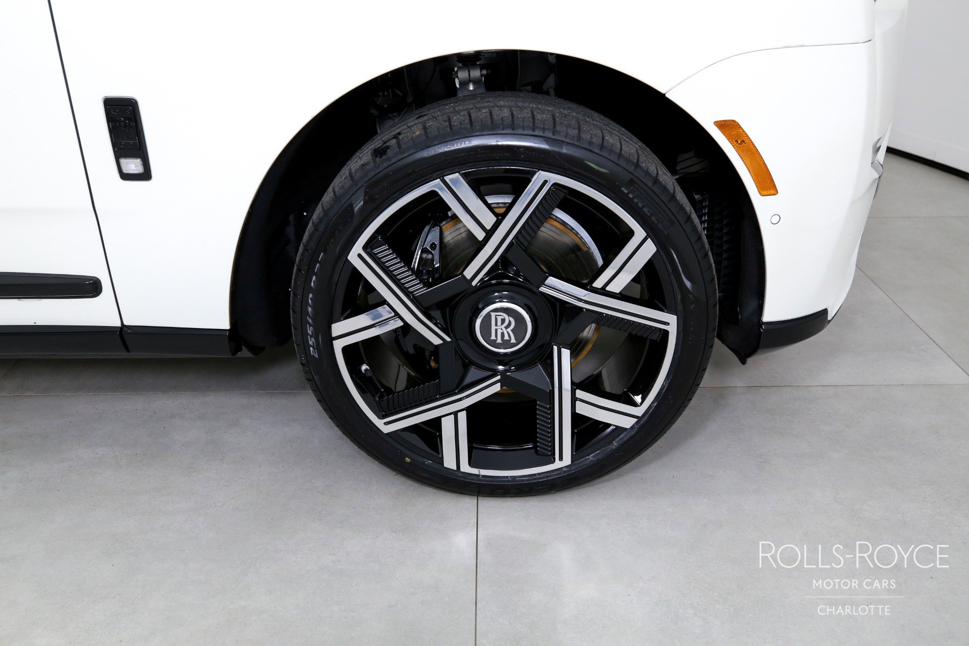 Certified 2025 Rolls-Royce Cullinan image 40