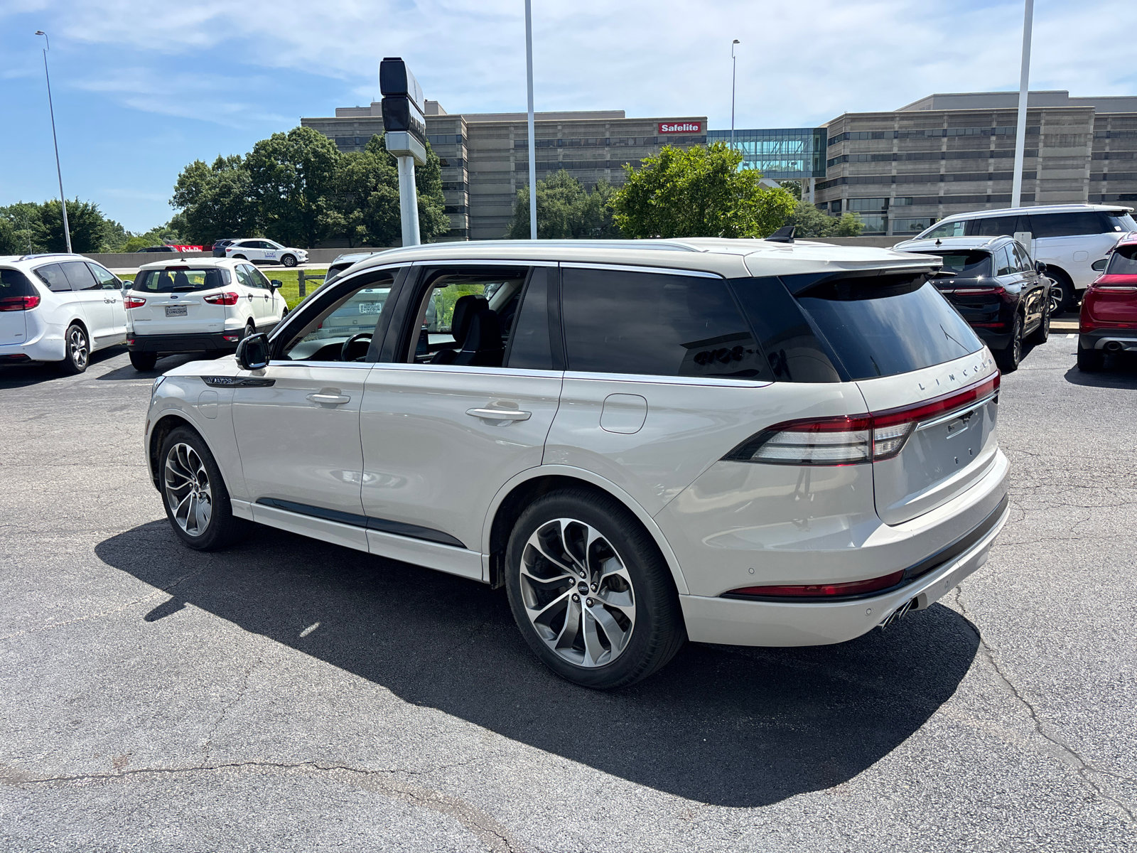 Certified 2023 Lincoln Aviator Grand Touring w/ Equipment Group 301A AWD/4WD image 5