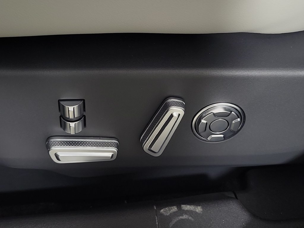 New 2026 Lincoln Nautilus Reserve AWD/4WD image 16
