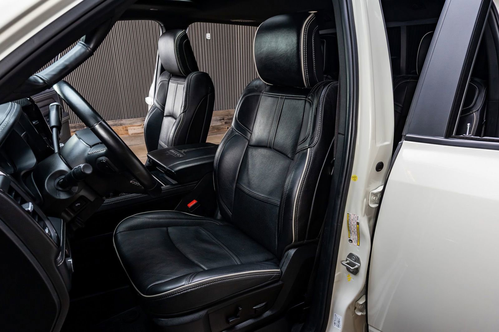 Used 2024 RAM 3500 Limited w/ Night Edition AWD/4WD image 31