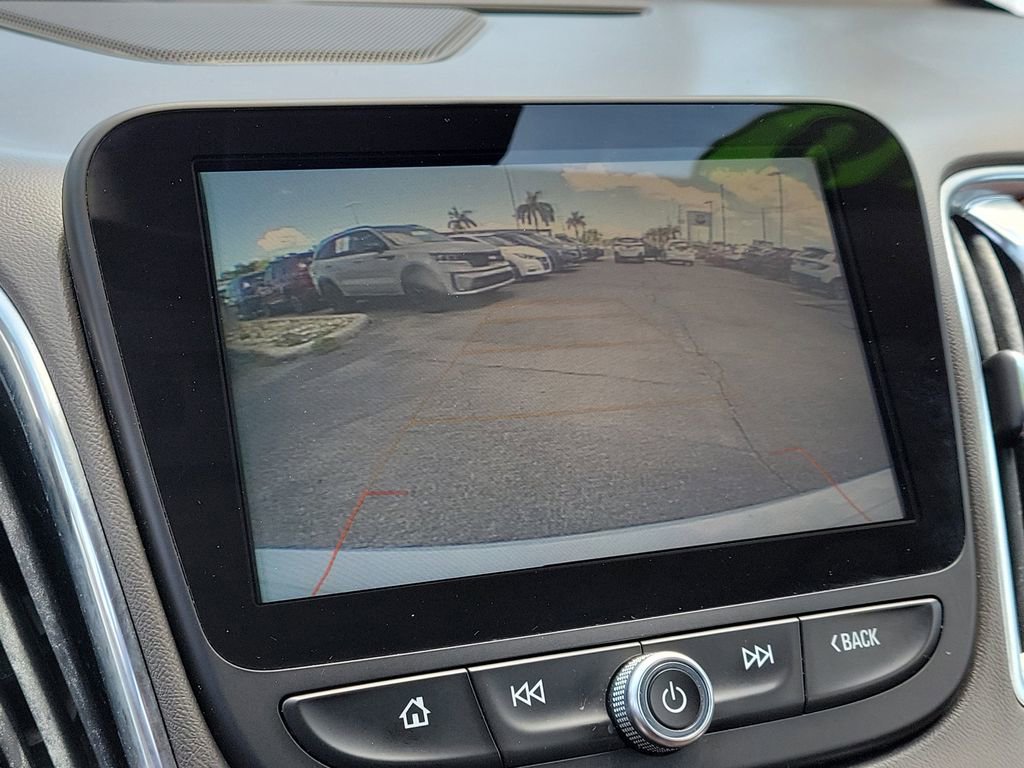 Used 2018 Chevrolet Malibu Premier w/ Premier Sun and Wheel Package FWD image 25