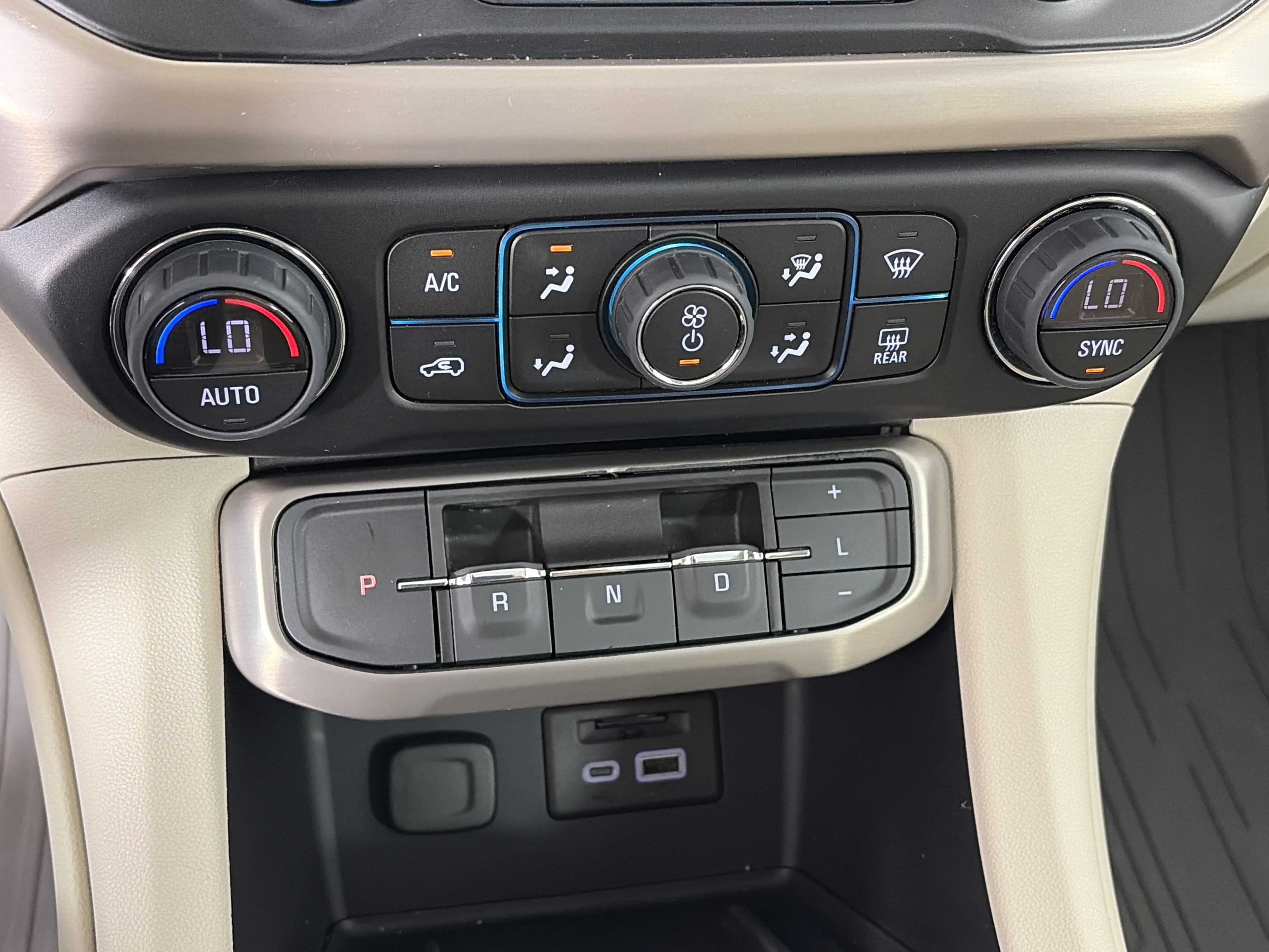 Certified 2023 GMC Acadia Denali w/ Denali Ultimate Package AWD/4WD image 29