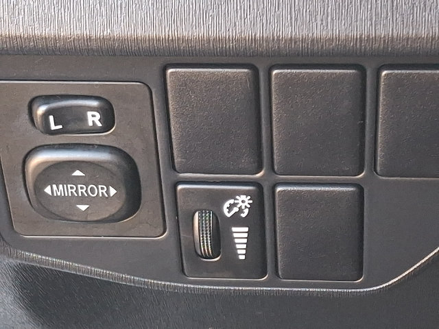 Used 2015 Toyota Prius Three FWD image 22