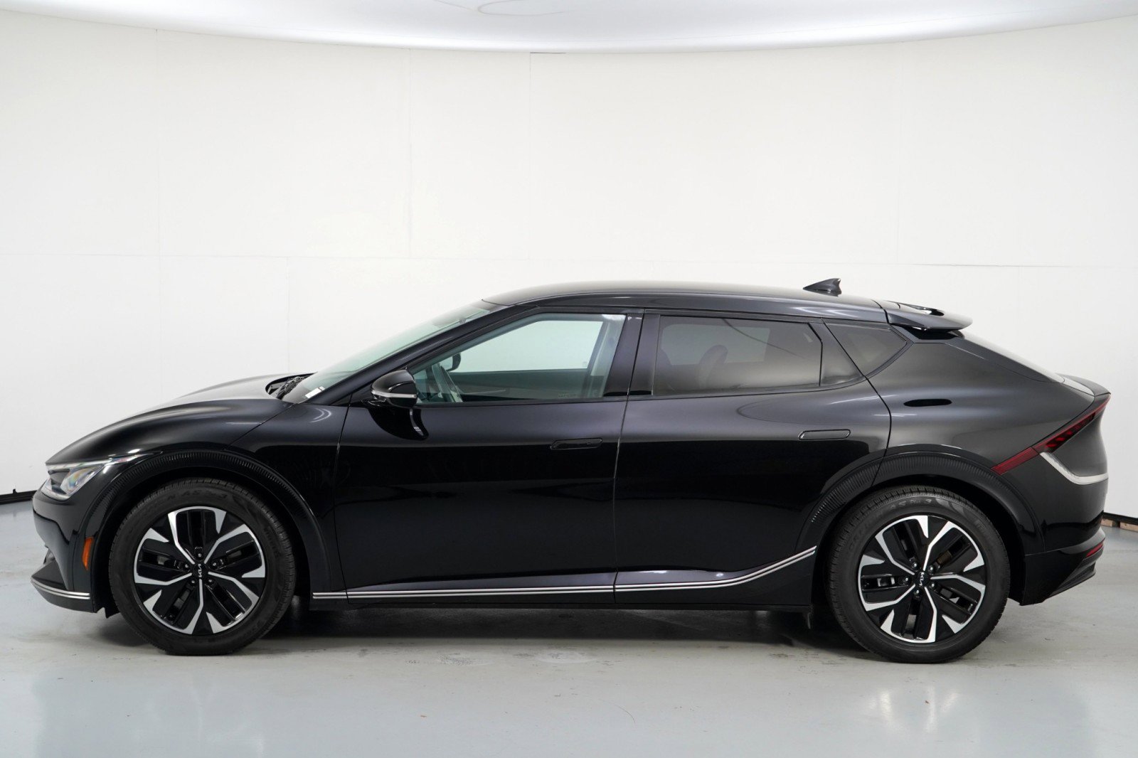 Used 2022 Kia EV6 Wind image 45