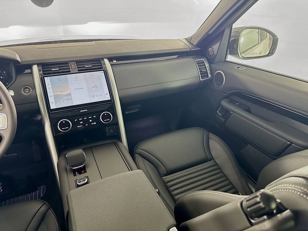 Certified 2025 Land Rover Discovery S AWD/4WD image 23