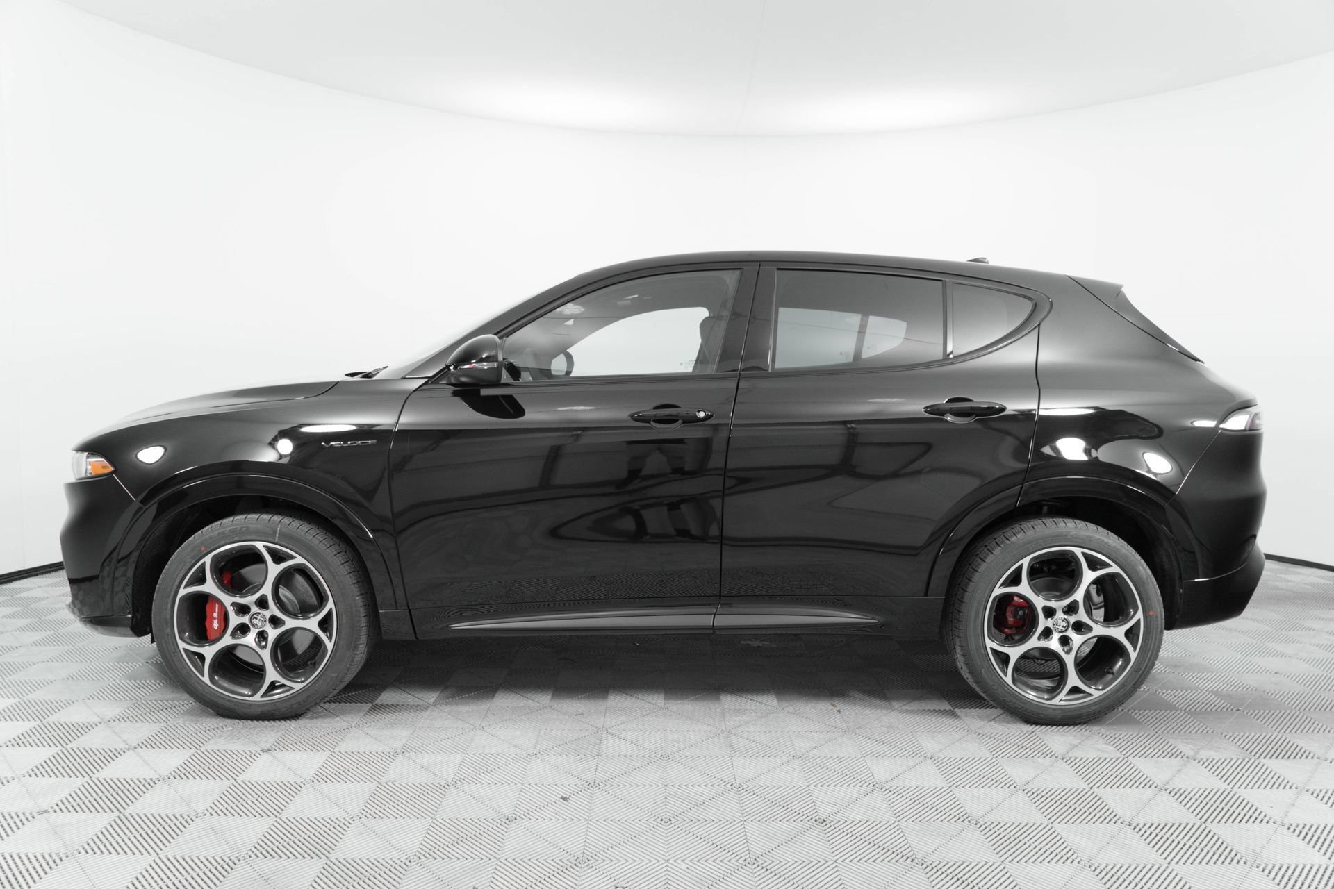 New 2025 Alfa Romeo Tonale w/ Premium Package AWD/4WD image 4