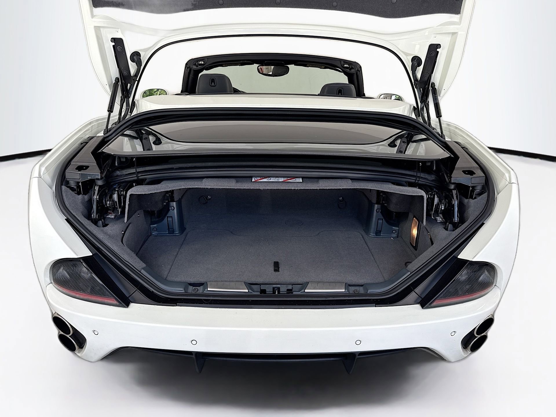 Used 2010 Ferrari California RWD image 25