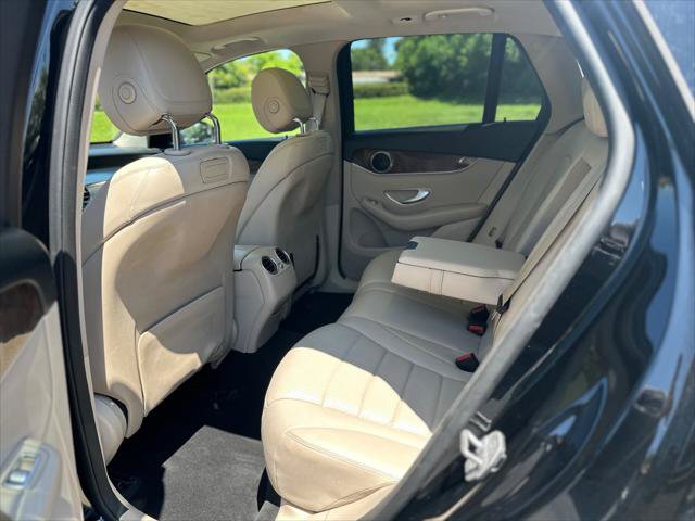 Used 2018 Mercedes-Benz GLC 300 w/ Premium Package image 17