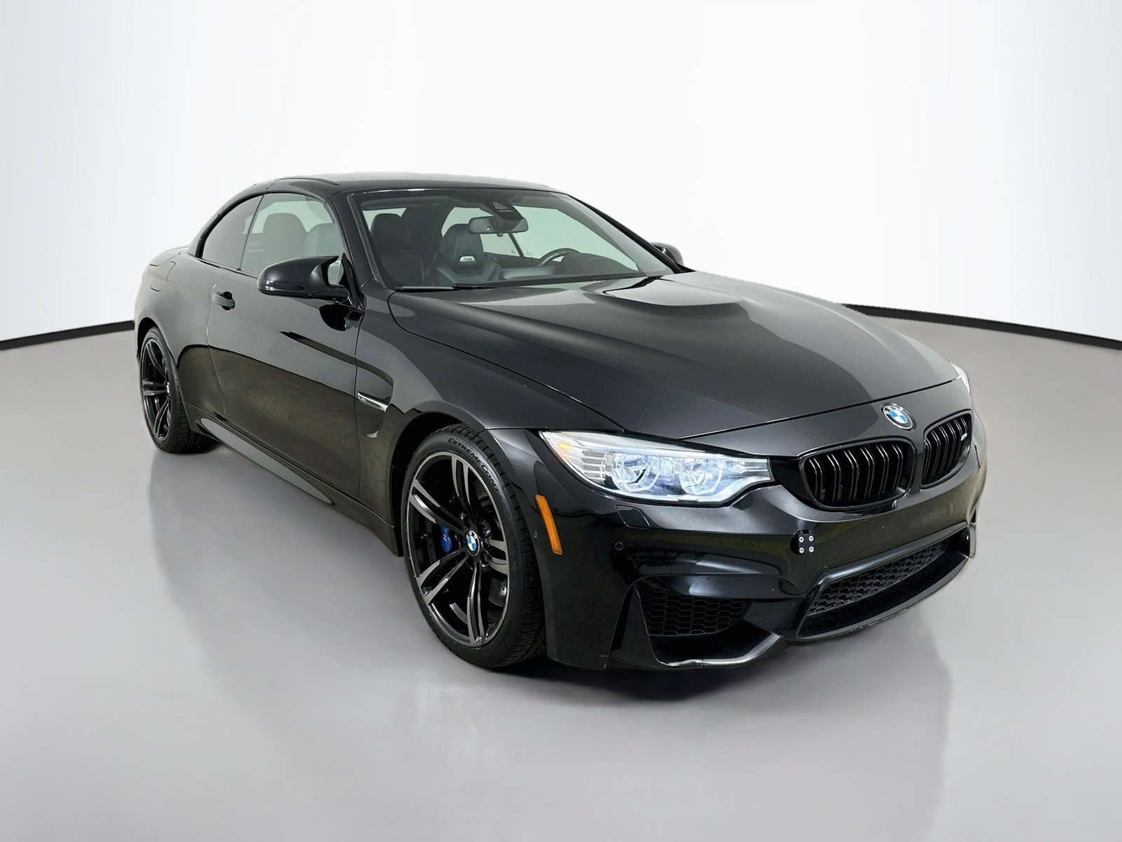 Used 2016 BMW M4 Convertible RWD image 3