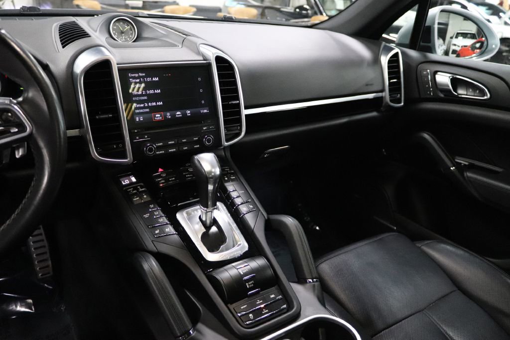 Used 2017 Porsche Cayenne S Platinum image 30