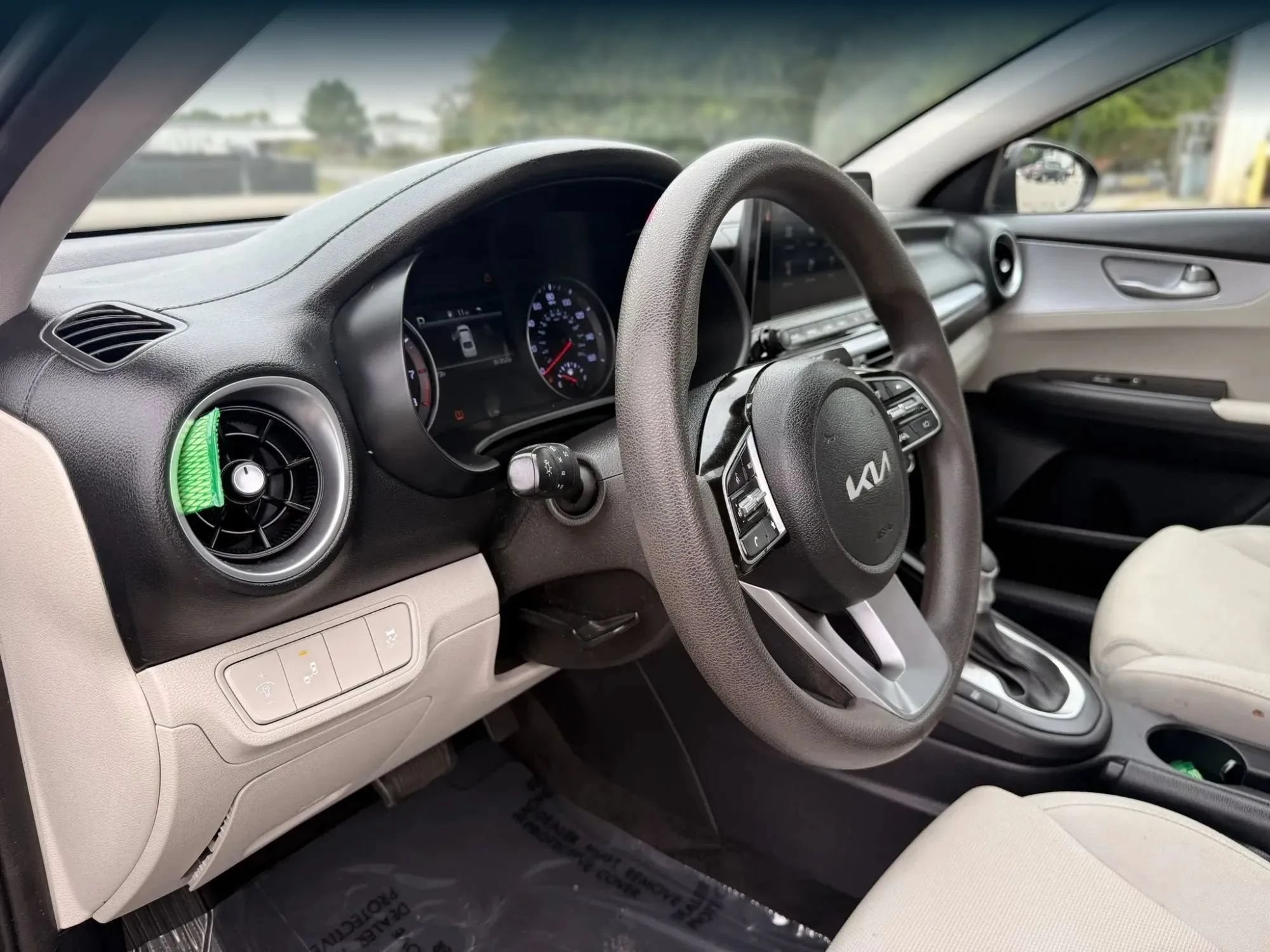 Used 2022 Kia Forte LXS w/ LXS Technology Package FWD image 17
