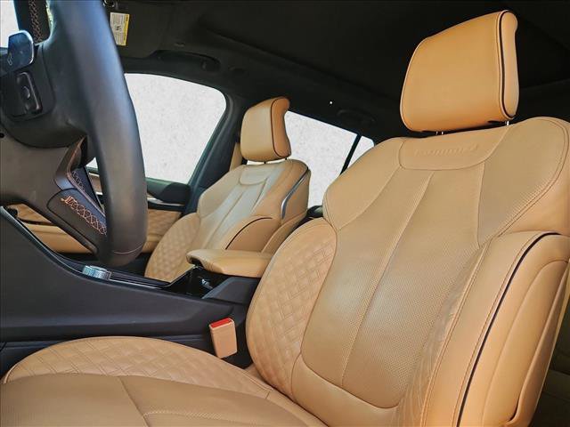 Used 2025 Jeep Grand Cherokee Summit AWD/4WD image 16