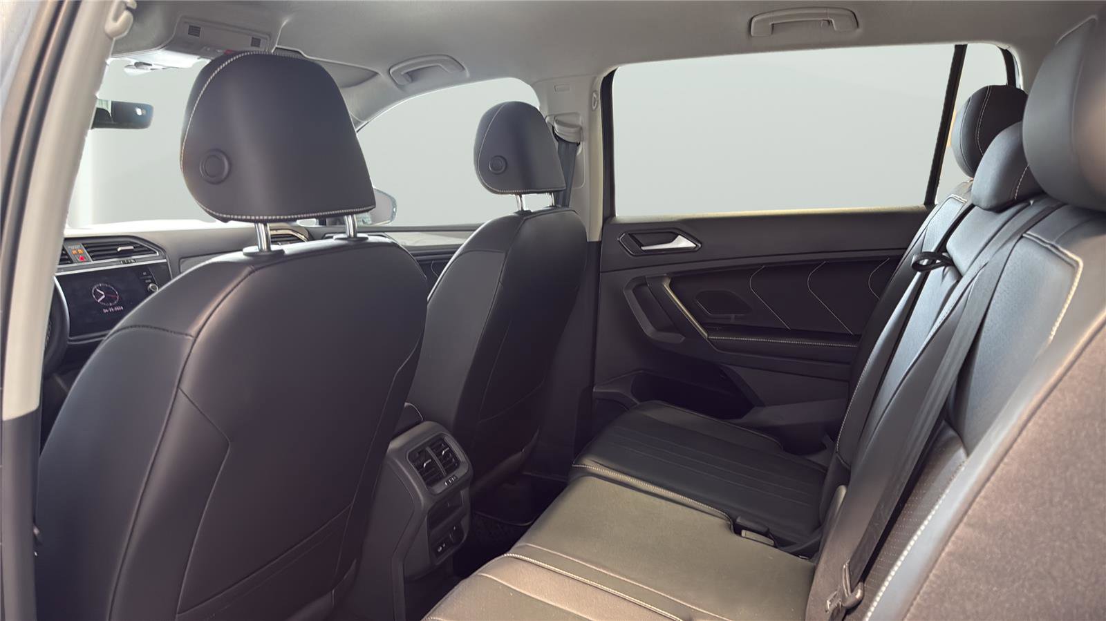 Used 2022 Volkswagen Tiguan SE FWD image 17
