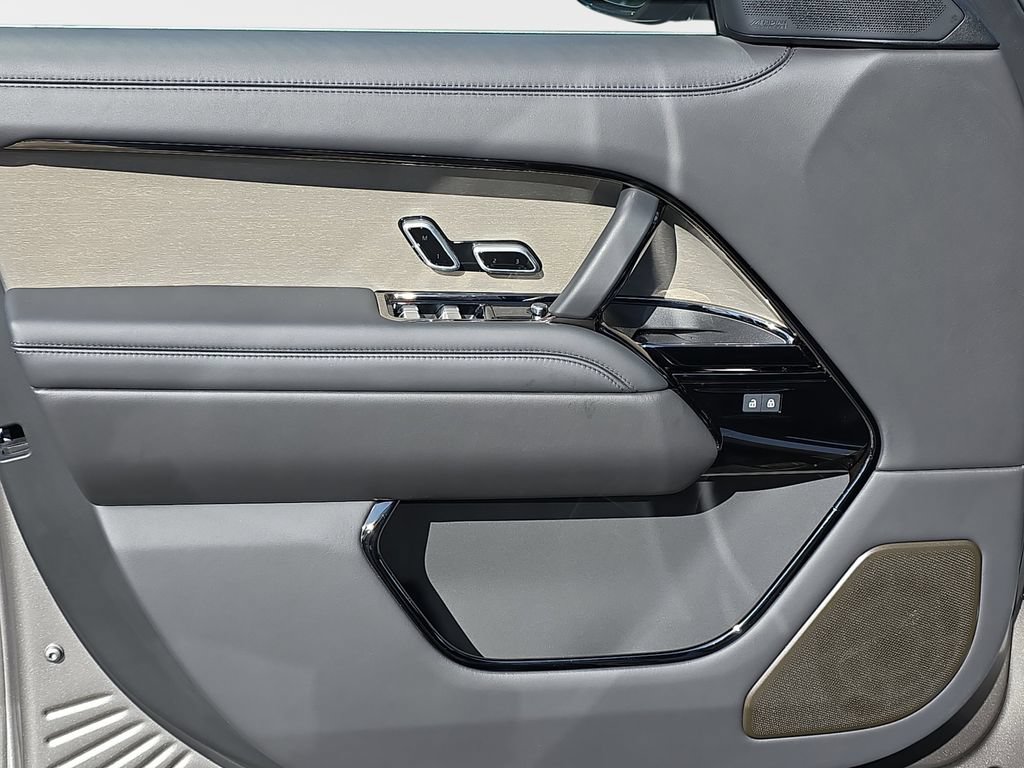 New 2026 Land Rover Range Rover SV AWD/4WD image 28
