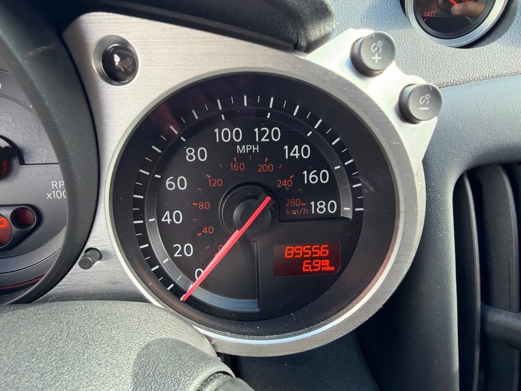 Used 2020 Nissan 370Z Coupe RWD image 17