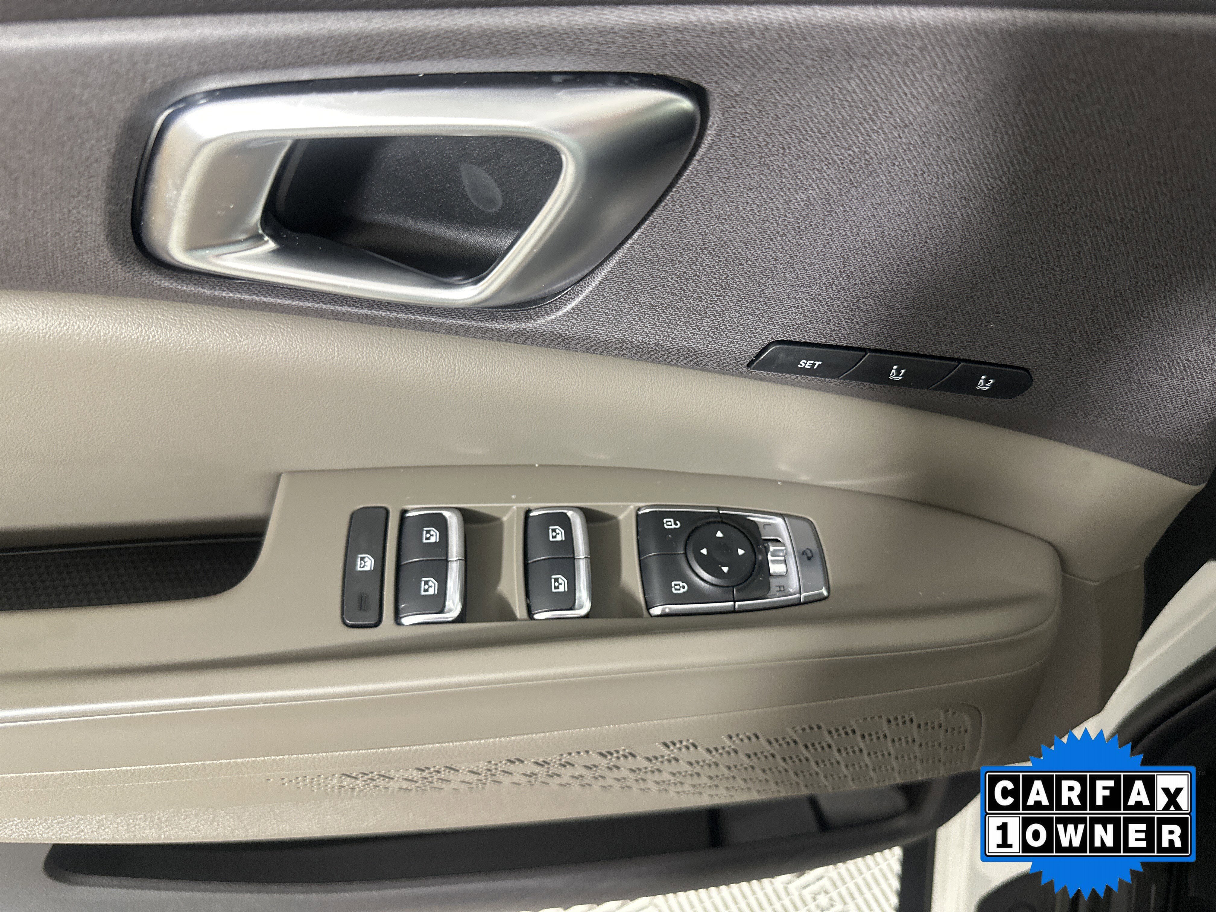 Used 2026 Kia Carnival EX image 11