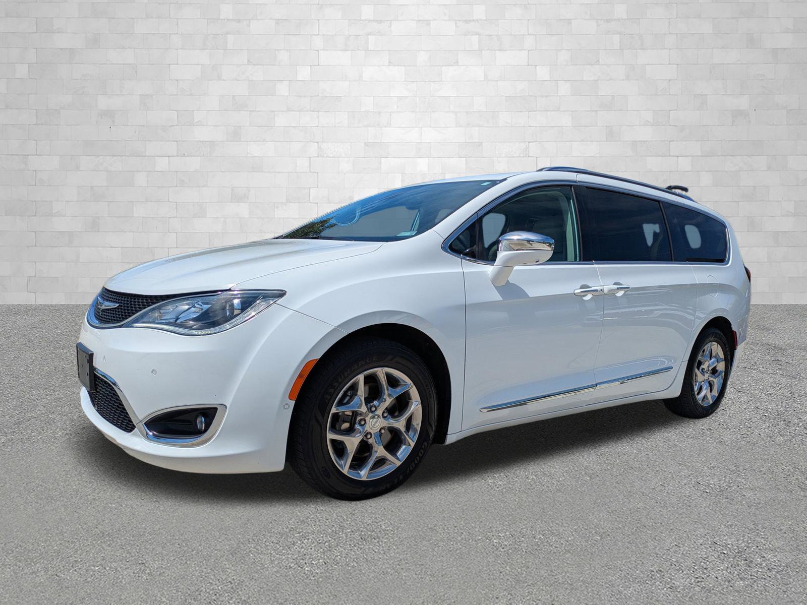 Used 2019 Chrysler Pacifica Limited w/ Advanced Safetytec Group image 5