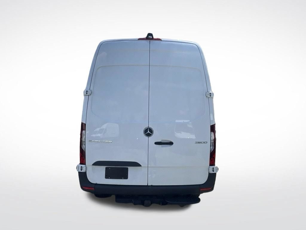 Used 2025 Mercedes-Benz Sprinter 2500 image 4