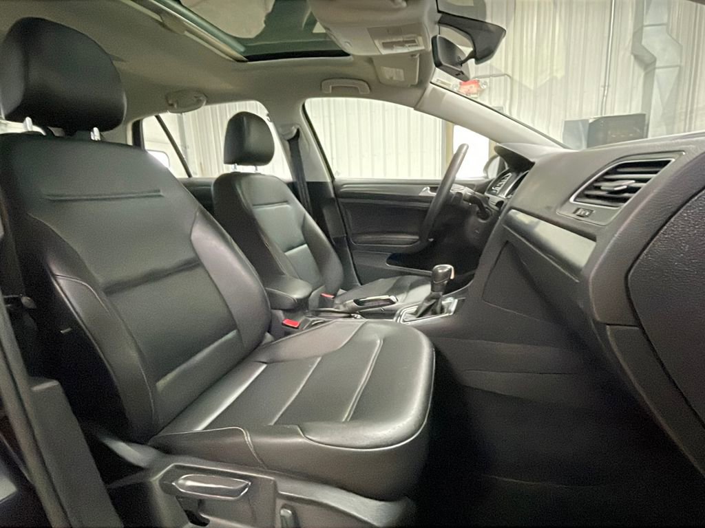 Used 2021 Volkswagen Golf 4-Door image 17