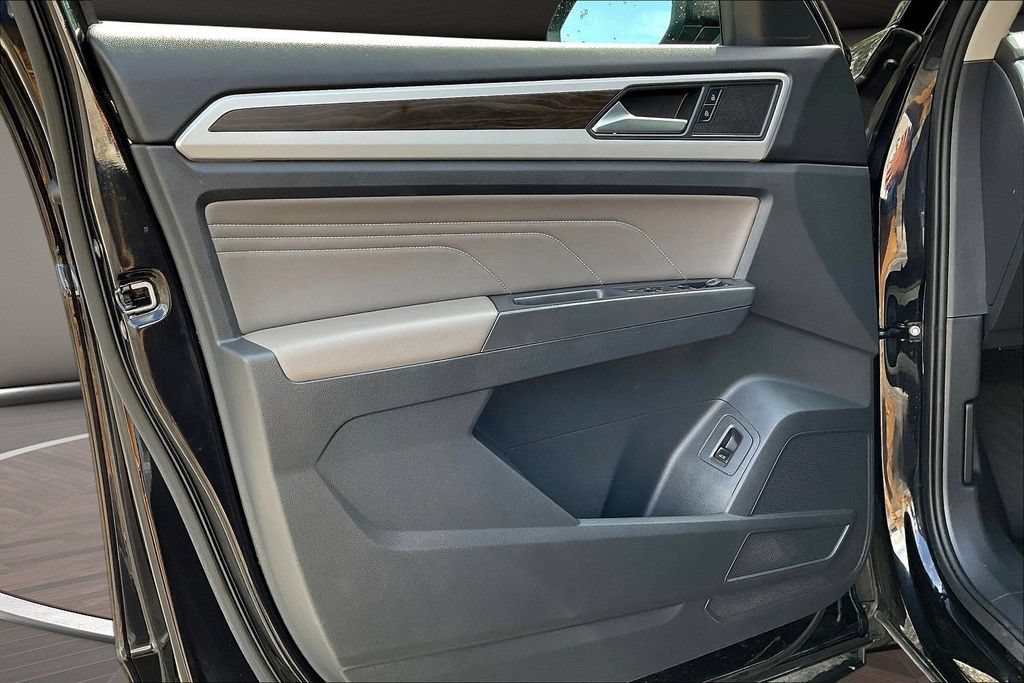 Used 2023 Volkswagen Atlas SE w/ Panoramic Sunroof Package FWD image 24