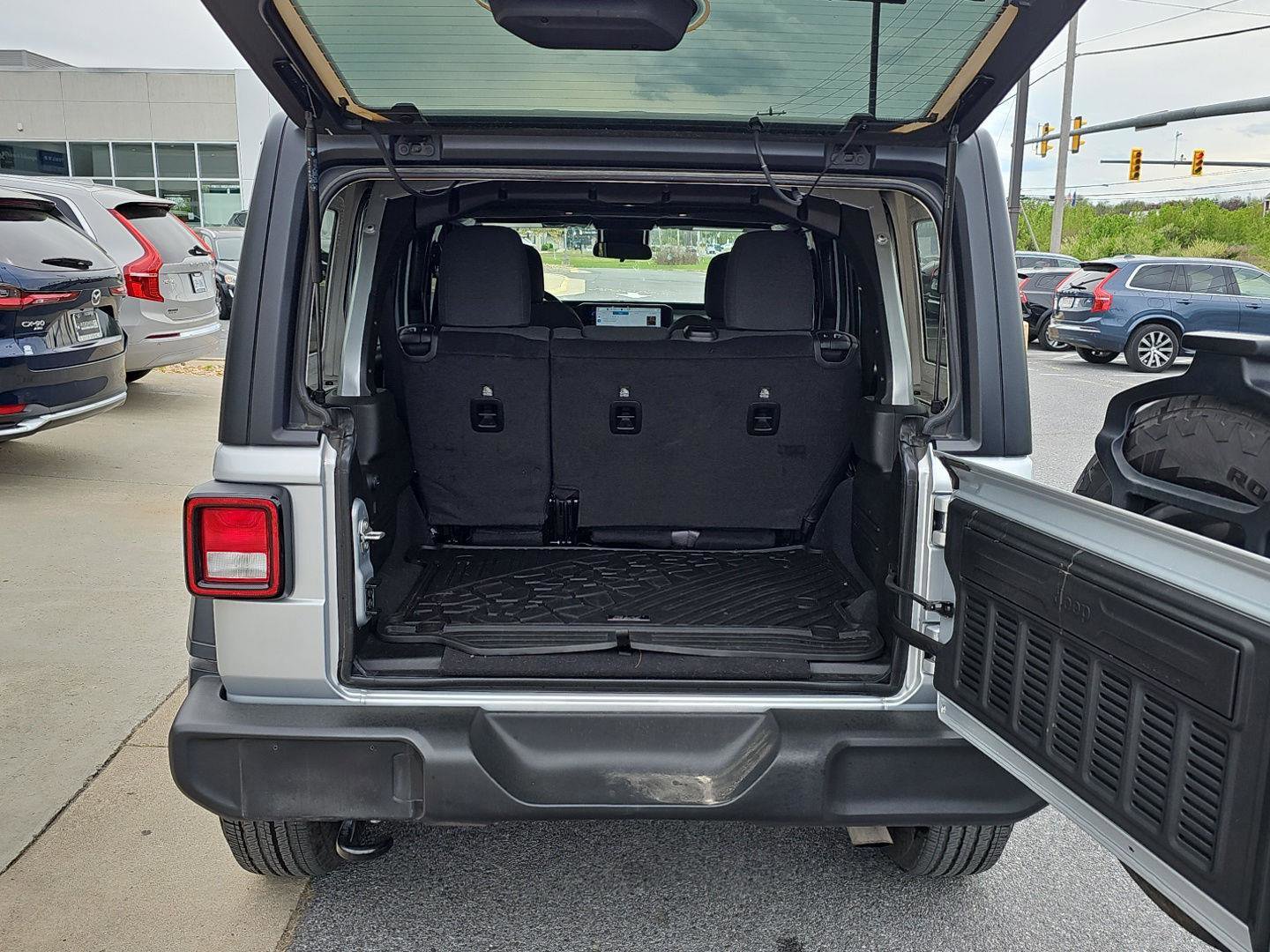 Used 2024 Jeep Wrangler Sport S image 13