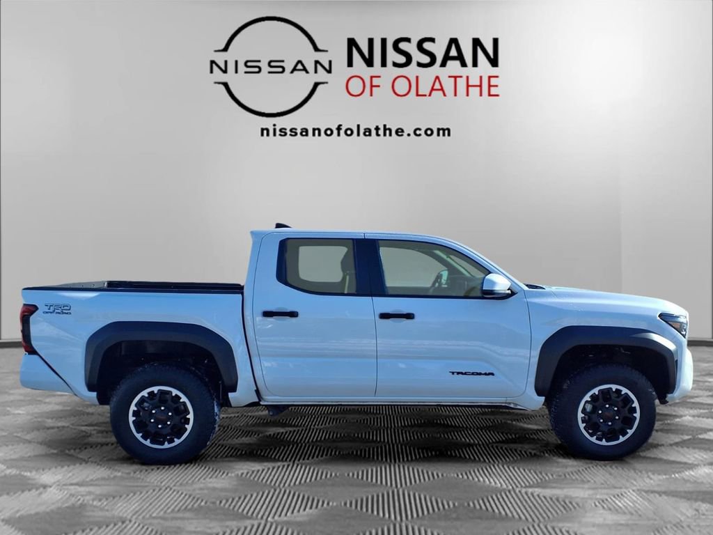 Used 2025 Toyota Tacoma SR5 image 32