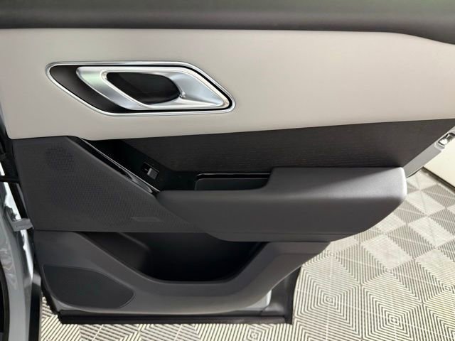 New 2026 Land Rover Range Rover Velar Dynamic SE image 32