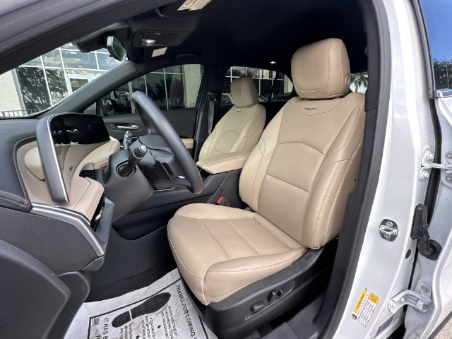 Certified 2024 Cadillac XT4 Luxury w/ Cold Weather Package FWD image 19