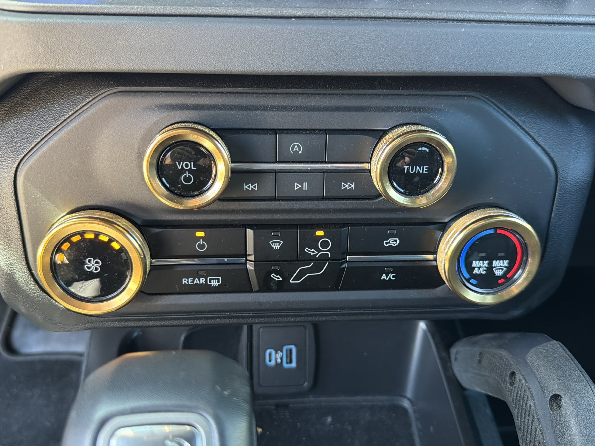 Used 2025 Ford Bronco Badlands w/ Sasquatch Package AWD/4WD image 5