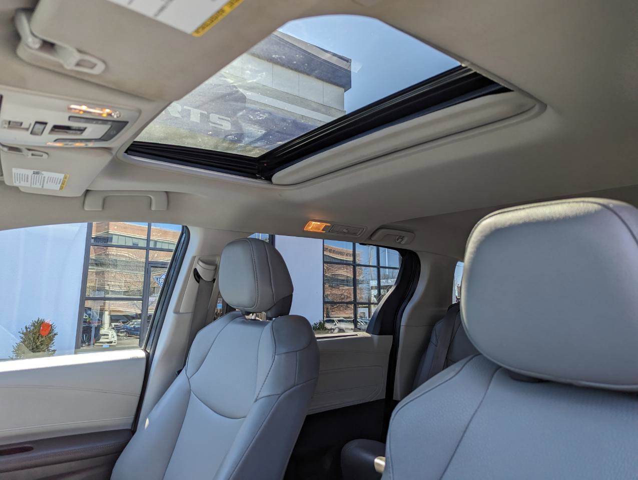 Used 2021 Toyota Sienna XLE image 28