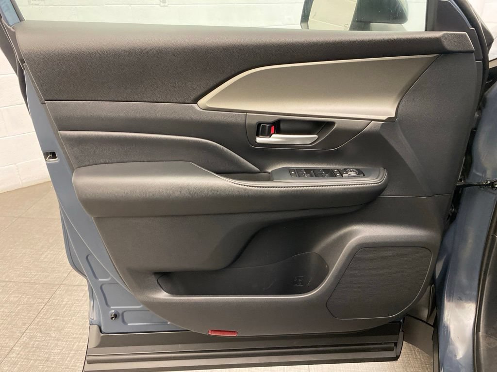 Used 2025 Toyota Grand Highlander AWD image 20