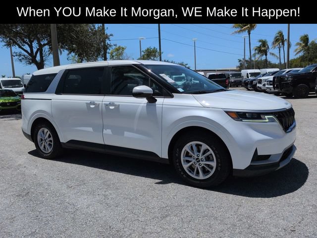 Used 2023 Kia Carnival LX FWD image 3