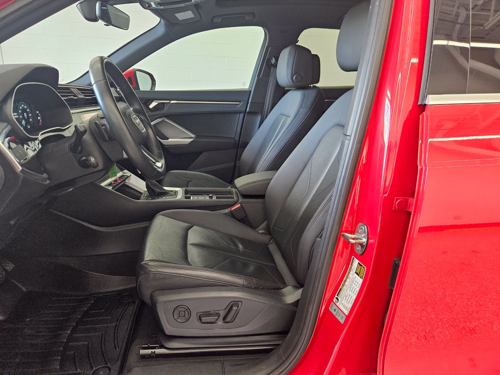 Used 2025 Audi Q3 2.0T Premium AWD/4WD image 9