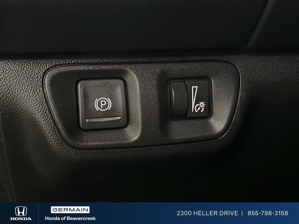 Used 2023 GMC Acadia SLE image 25