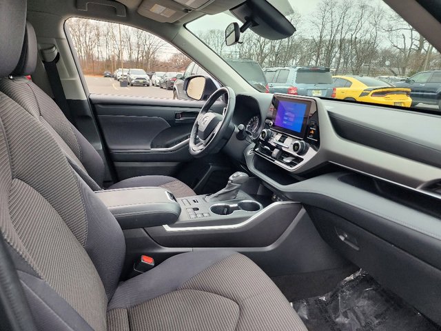 Used 2023 Toyota Highlander LE image 11