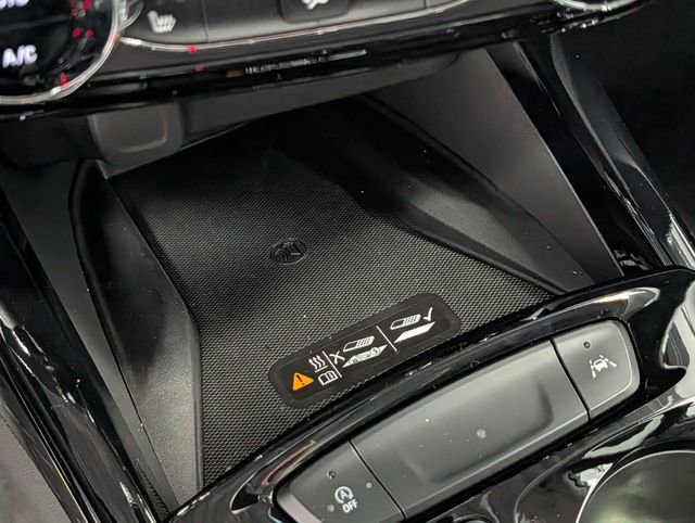 New 2026 Chevrolet Trax LT w/ Sunroof Package FWD image 24