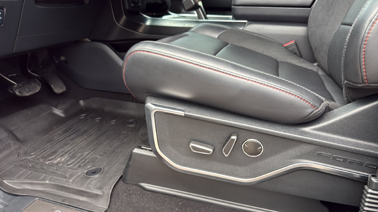 Used 2025 Ford F150 Raptor AWD/4WD image 38