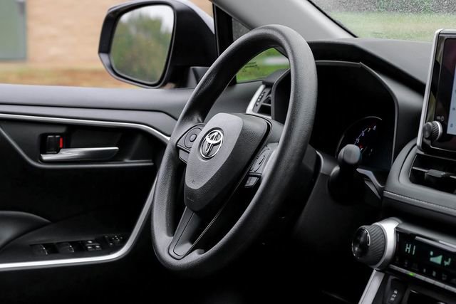 Used 2025 Toyota RAV4 XLE image 19