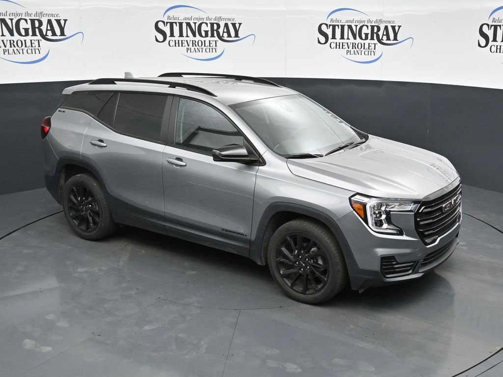 Used 2023 GMC Terrain SLE w/ Driver Convenience Package FWD image 18